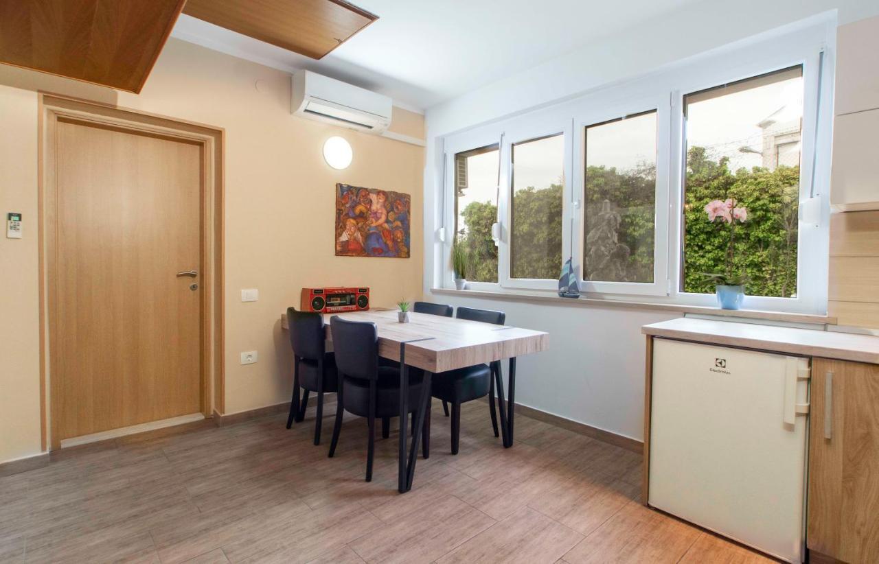 Apartmaji Pri Bosi Nogi Изола Экстерьер фото