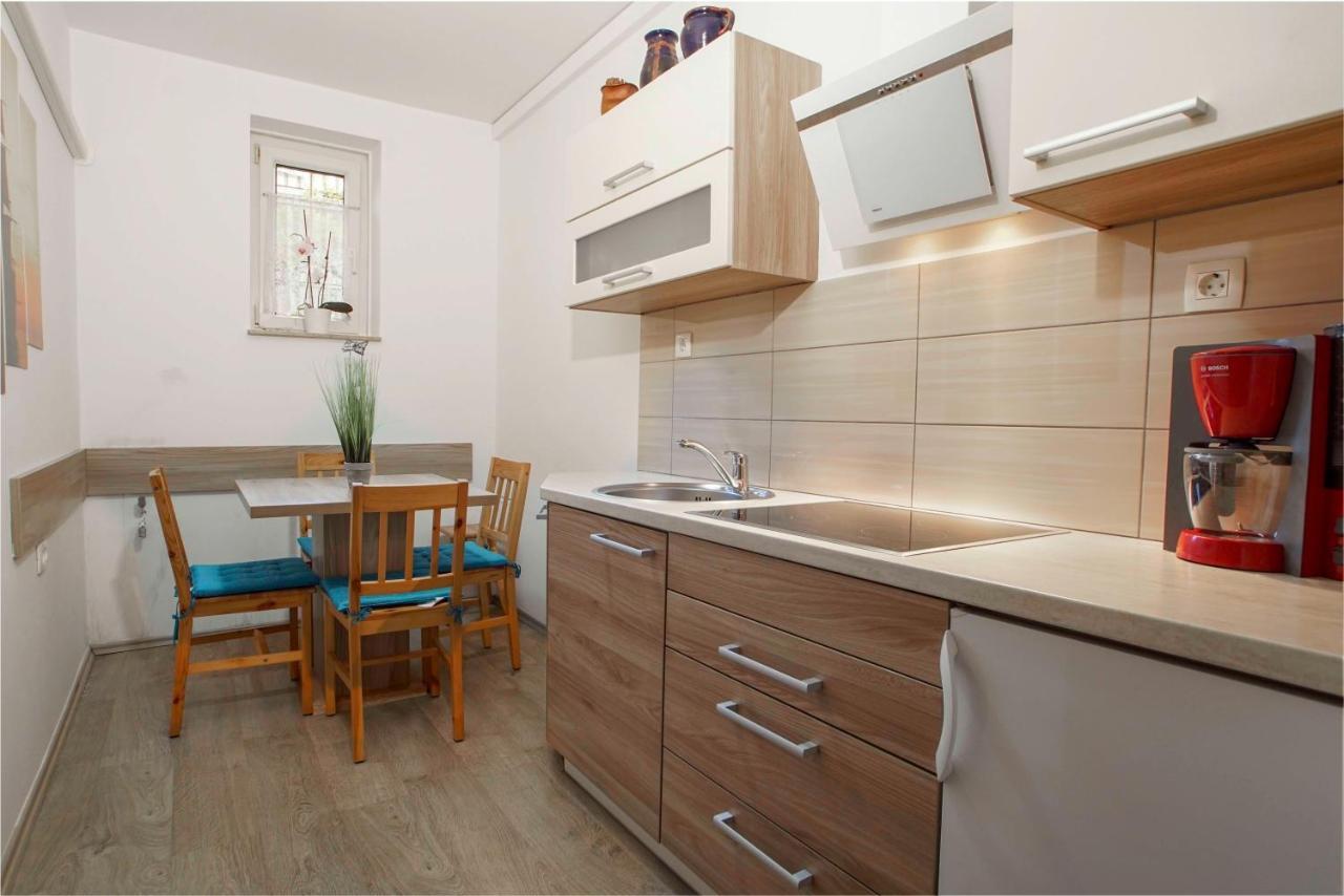 Apartmaji Pri Bosi Nogi Изола Экстерьер фото